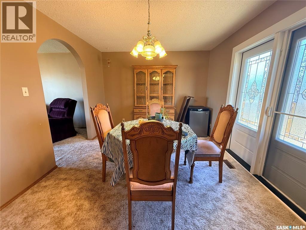 4419 Centre Street, Cadillac, SK - Indoor Photo Showing Dining Room