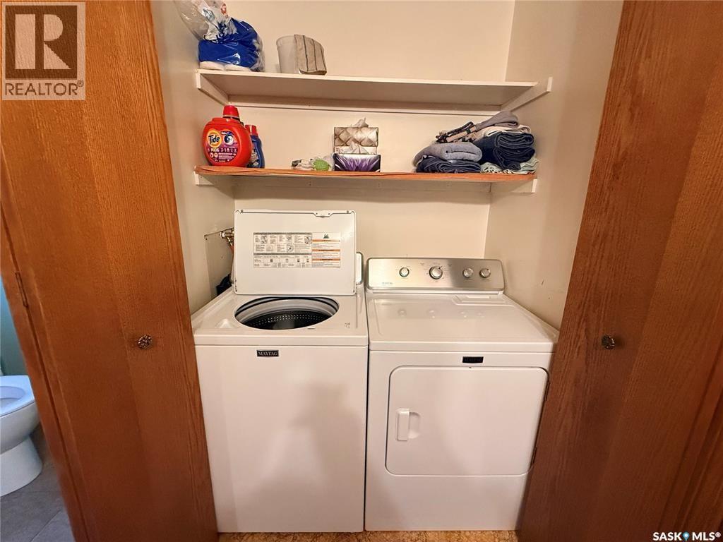4419 Centre Street, Cadillac, SK - Indoor Photo Showing Laundry Room