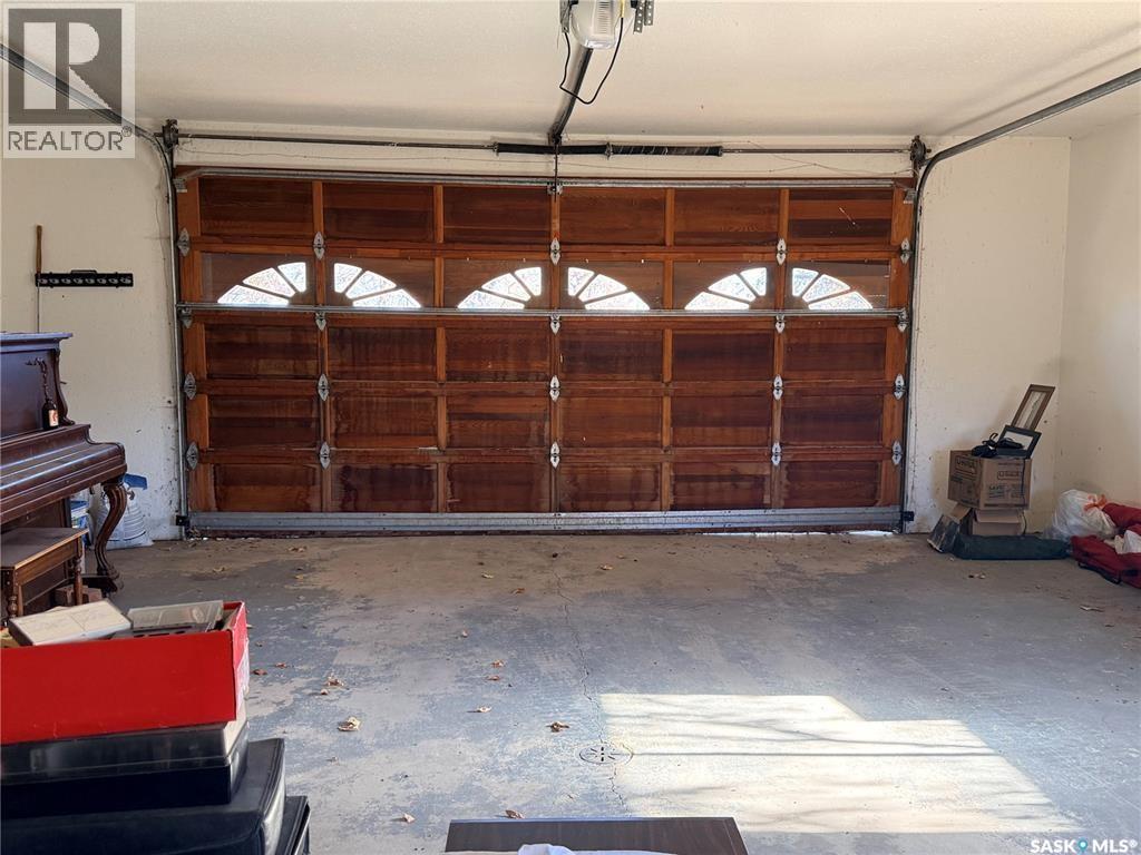 4419 Centre Street, Cadillac, SK - Indoor Photo Showing Garage