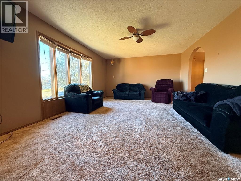 4419 Centre Street, Cadillac, SK - Indoor