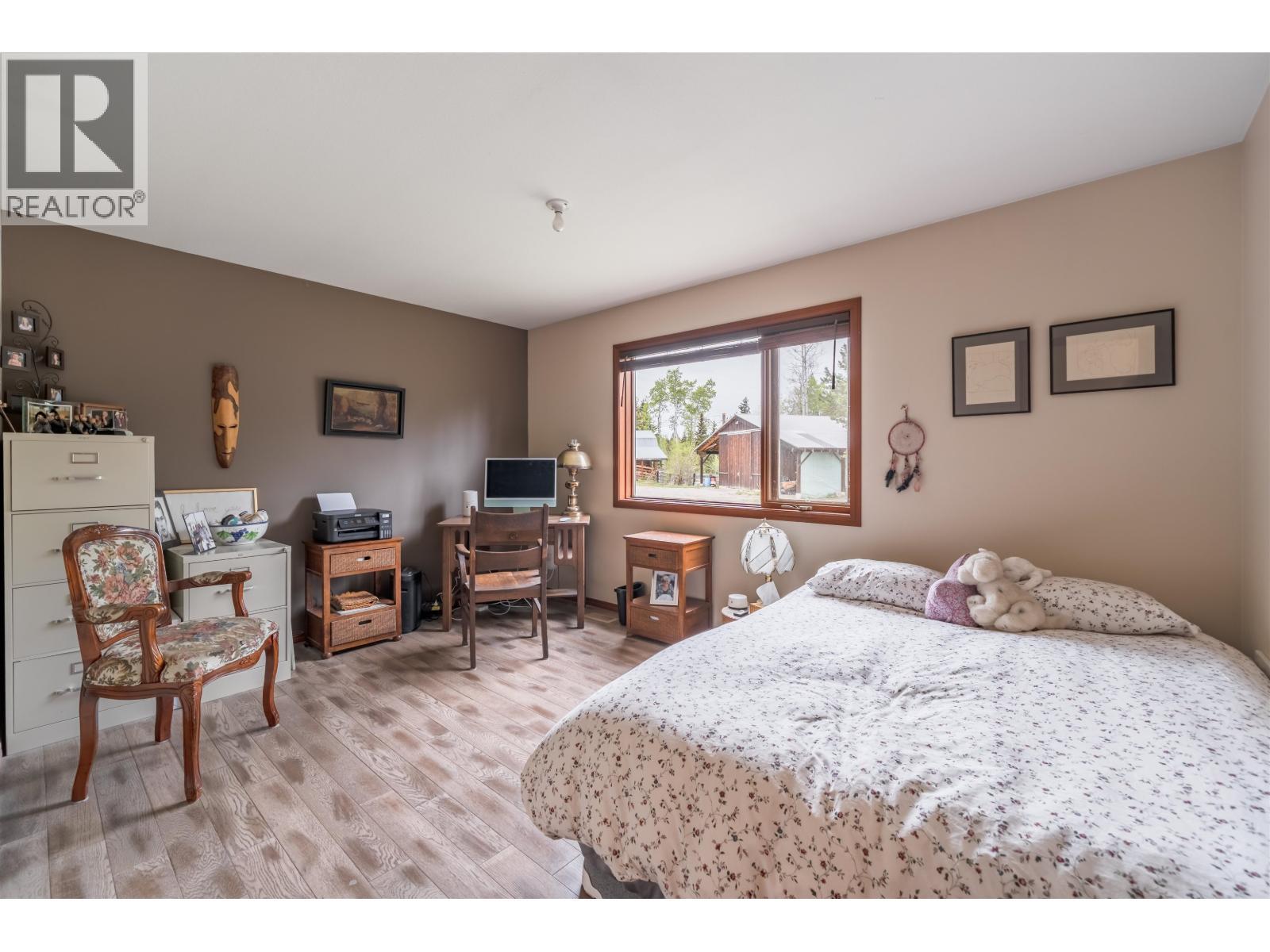7497 Little Fort 24 Highway, Bridge Lake, BC - Indoor Photo Showing Bedroom