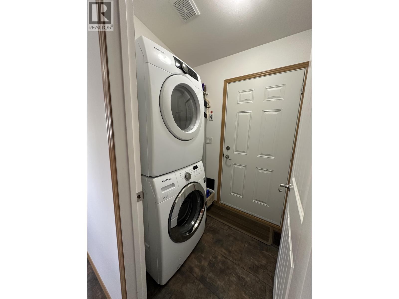 2510 North Bonaparte Road, 70 Mile House, BC - Indoor Photo Showing Laundry Room
