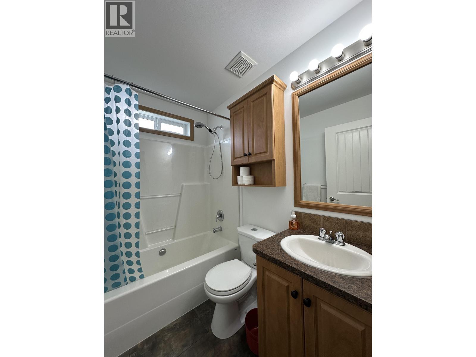 2510 North Bonaparte Road, 70 Mile House, BC - Indoor Photo Showing Bathroom