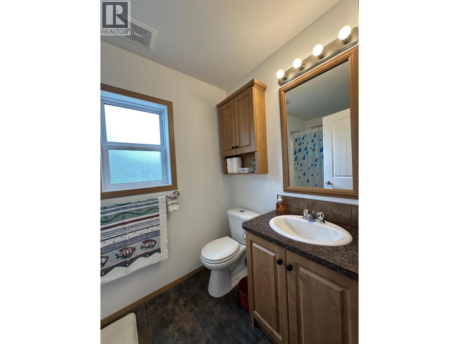 2510 North Bonaparte Road, 70 Mile House, BC - Indoor Photo Showing Bathroom