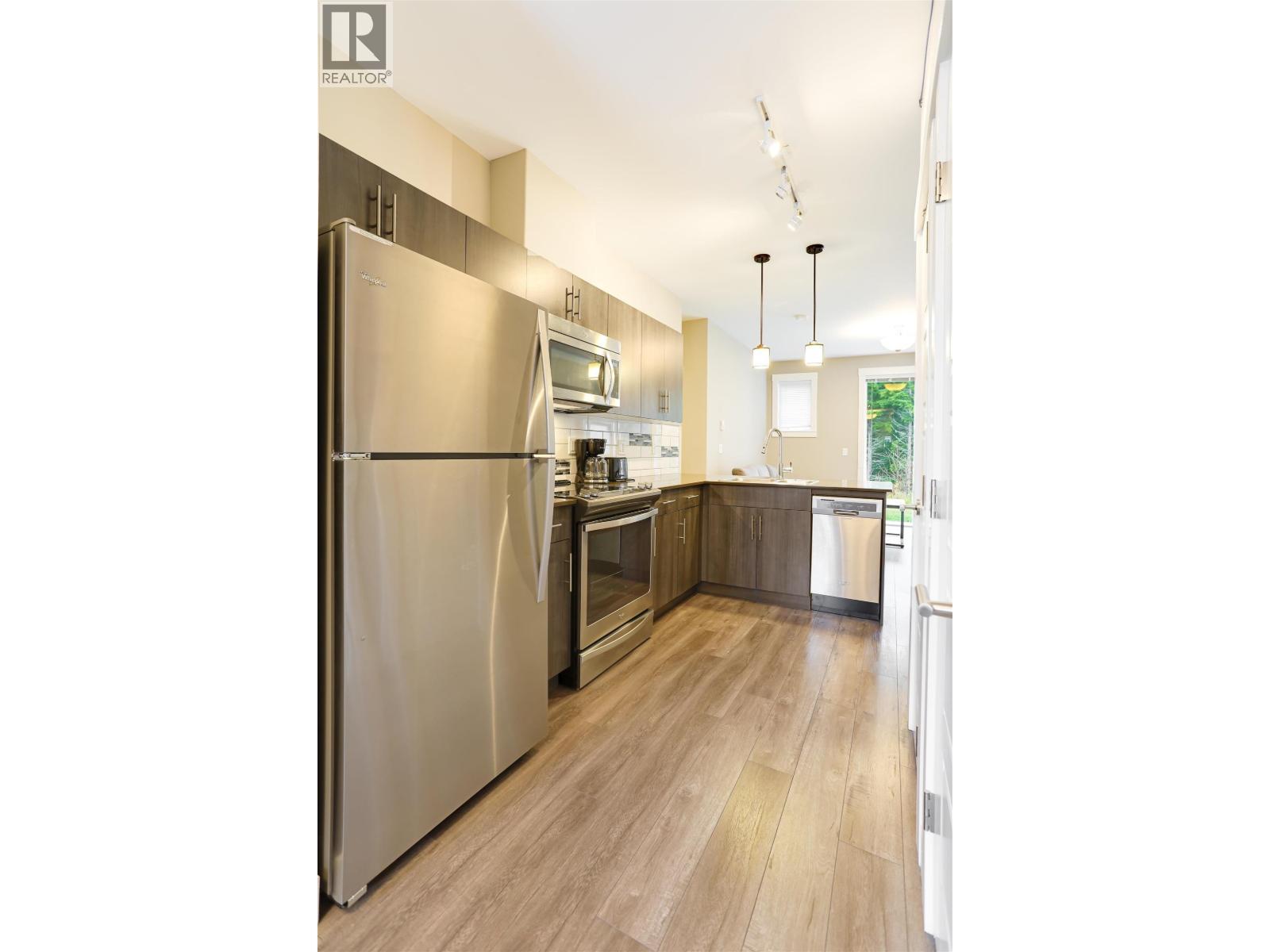206 110 Baxter Avenue, Kitimat, BC - Indoor Photo Showing Kitchen With Stainless Steel Kitchen With Upgraded Kitchen