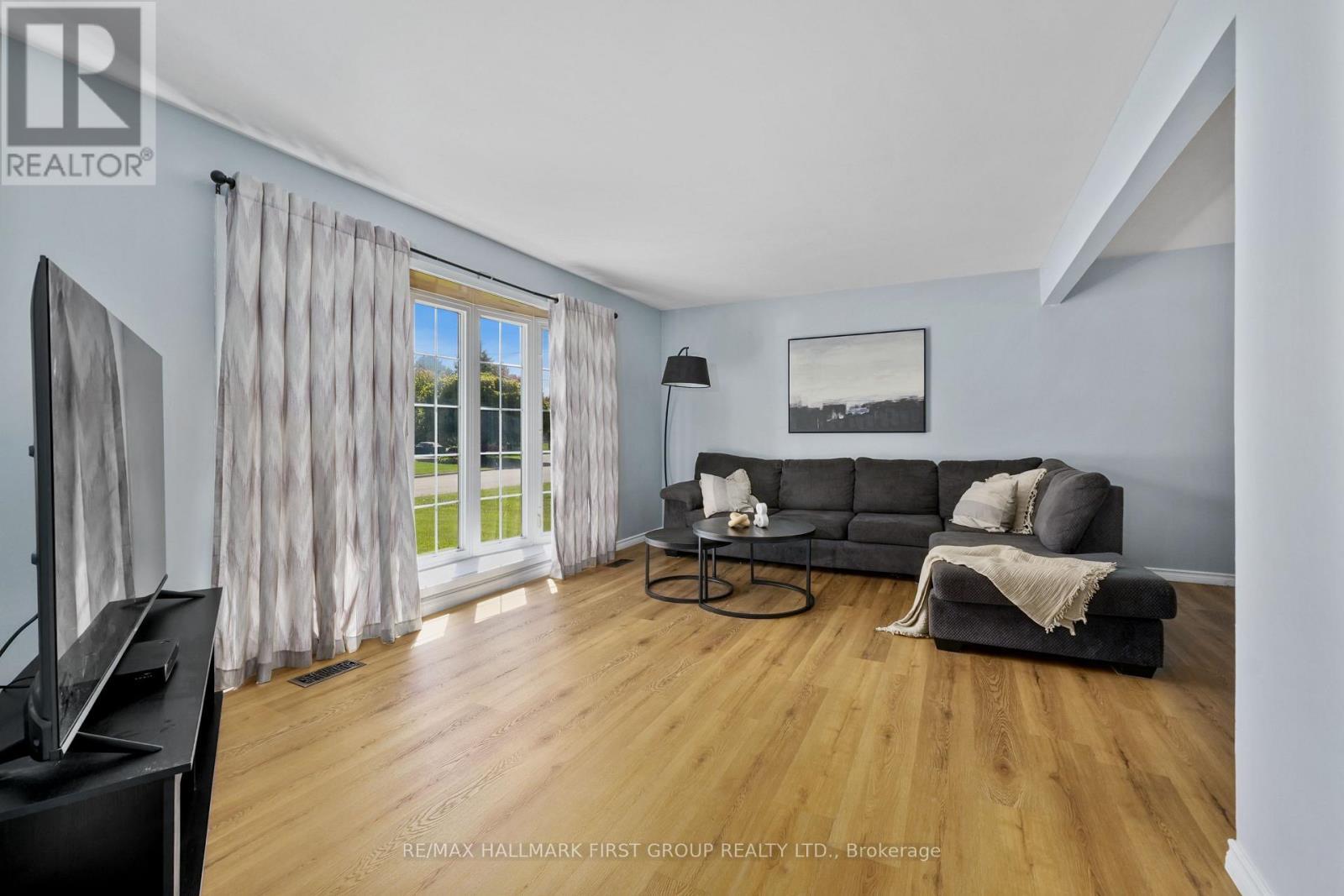 57 Freeman Drive, Port Hope, ON - Indoor Photo Showing Living Room