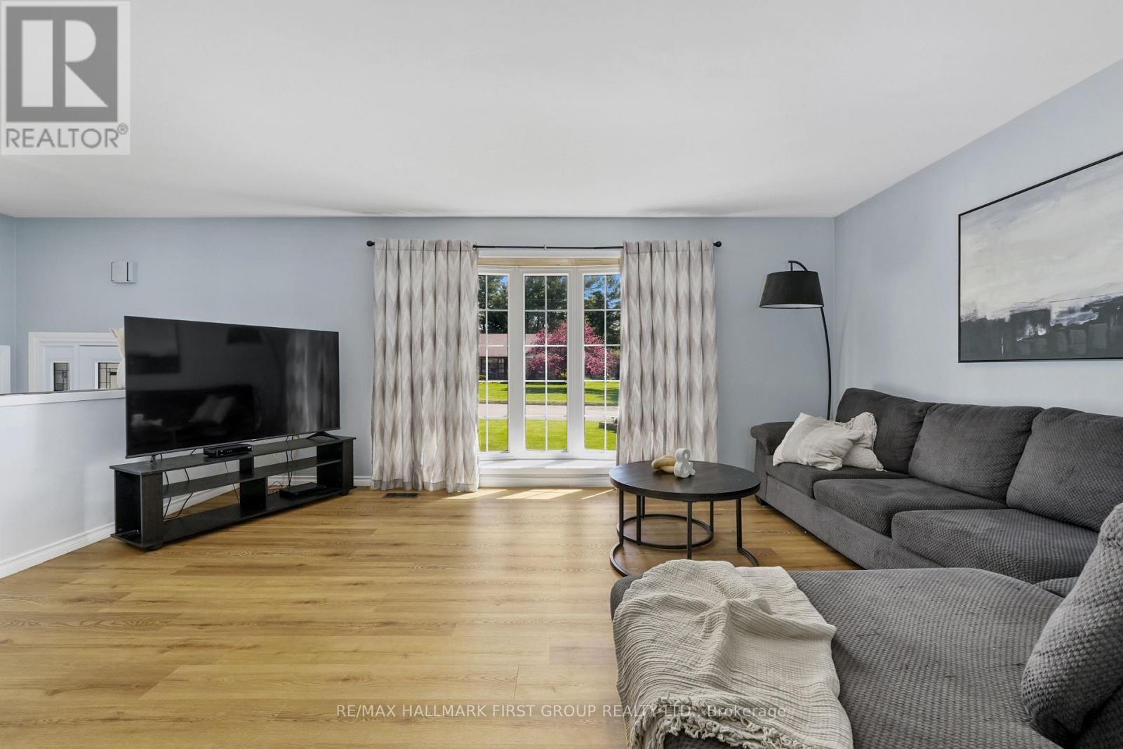 57 Freeman Drive, Port Hope, ON - Indoor Photo Showing Living Room
