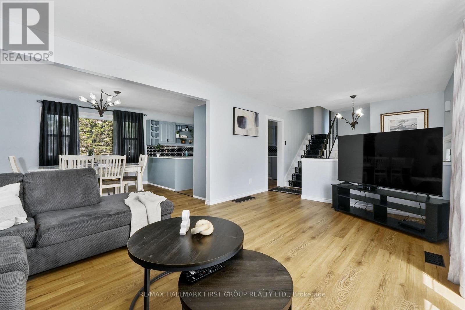 57 Freeman Drive, Port Hope, ON - Indoor Photo Showing Living Room