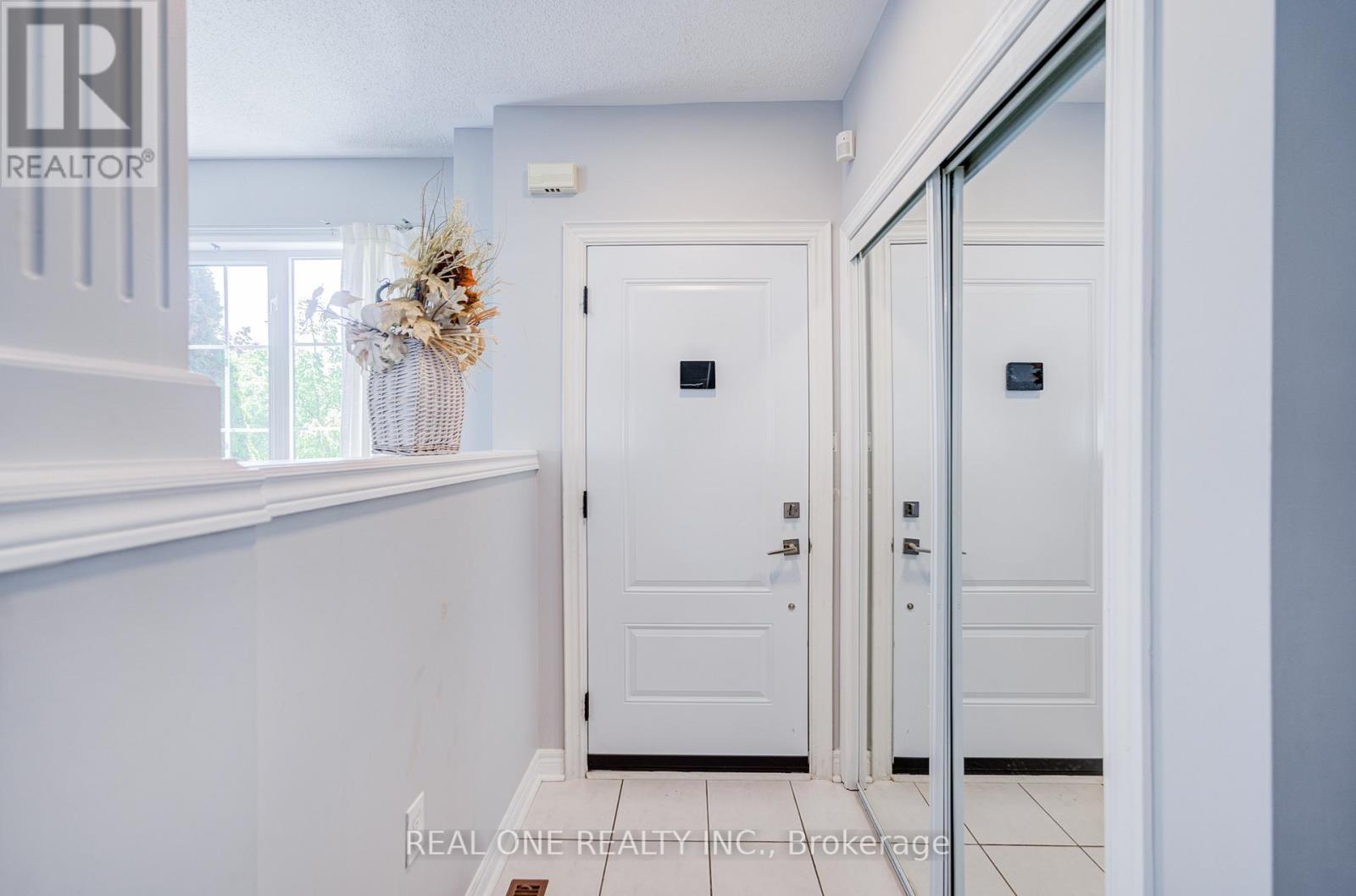 5827 Rainspring Drive, Mississauga, ON - Indoor Photo Showing Other Room