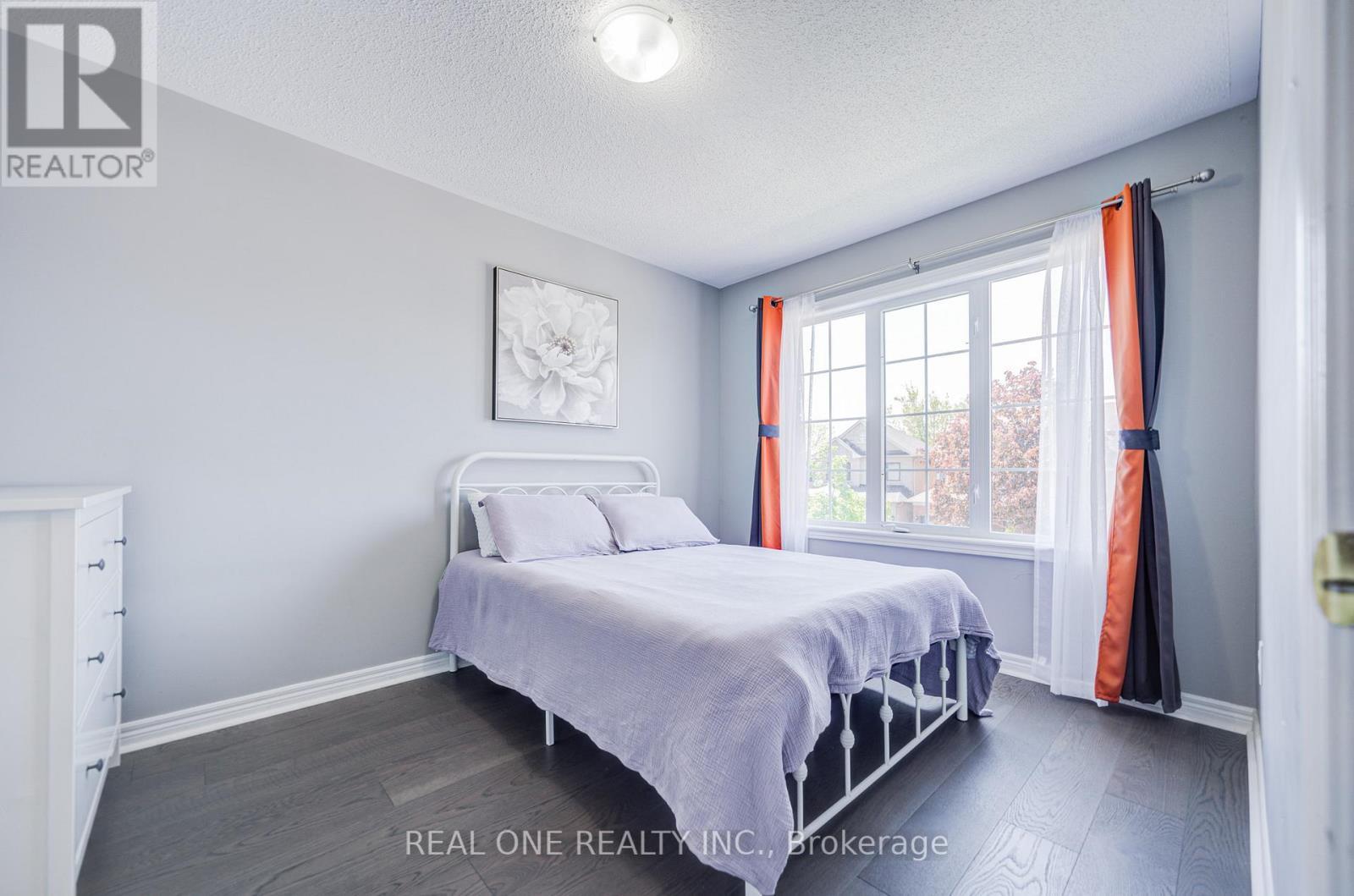 5827 Rainspring Drive, Mississauga, ON - Indoor Photo Showing Bedroom