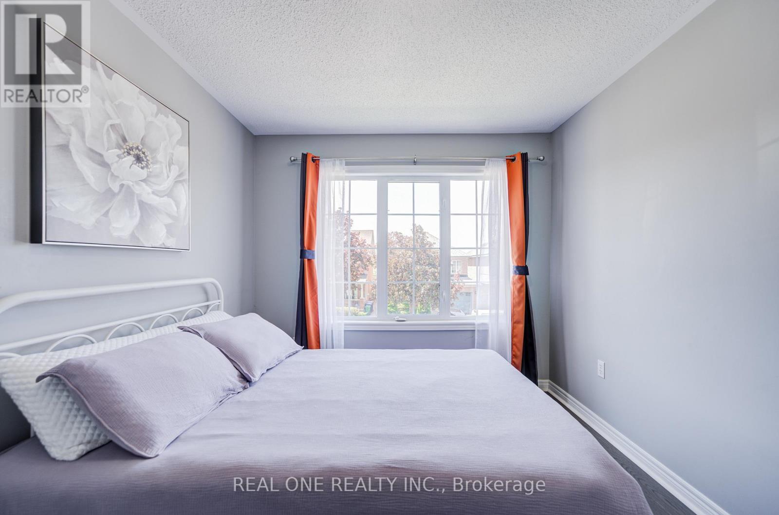 5827 Rainspring Drive, Mississauga, ON - Indoor Photo Showing Bedroom