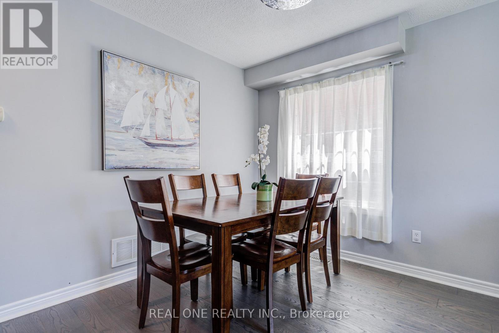 5827 Rainspring Drive, Mississauga, ON - Indoor Photo Showing Dining Room
