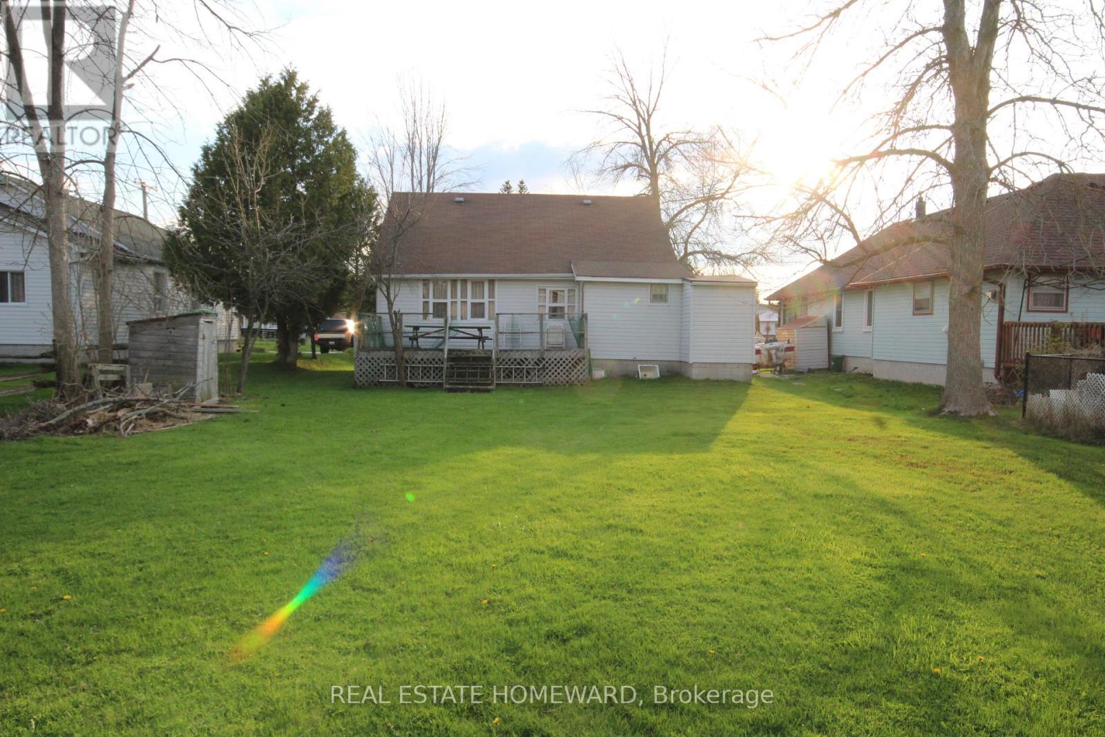 27125 Woodbine Avenue, Georgina, ON - Outdoor