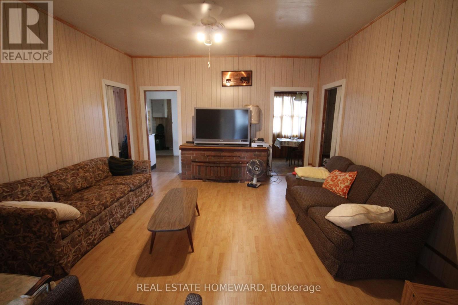 27125 Woodbine Avenue, Georgina, ON - Indoor Photo Showing Living Room