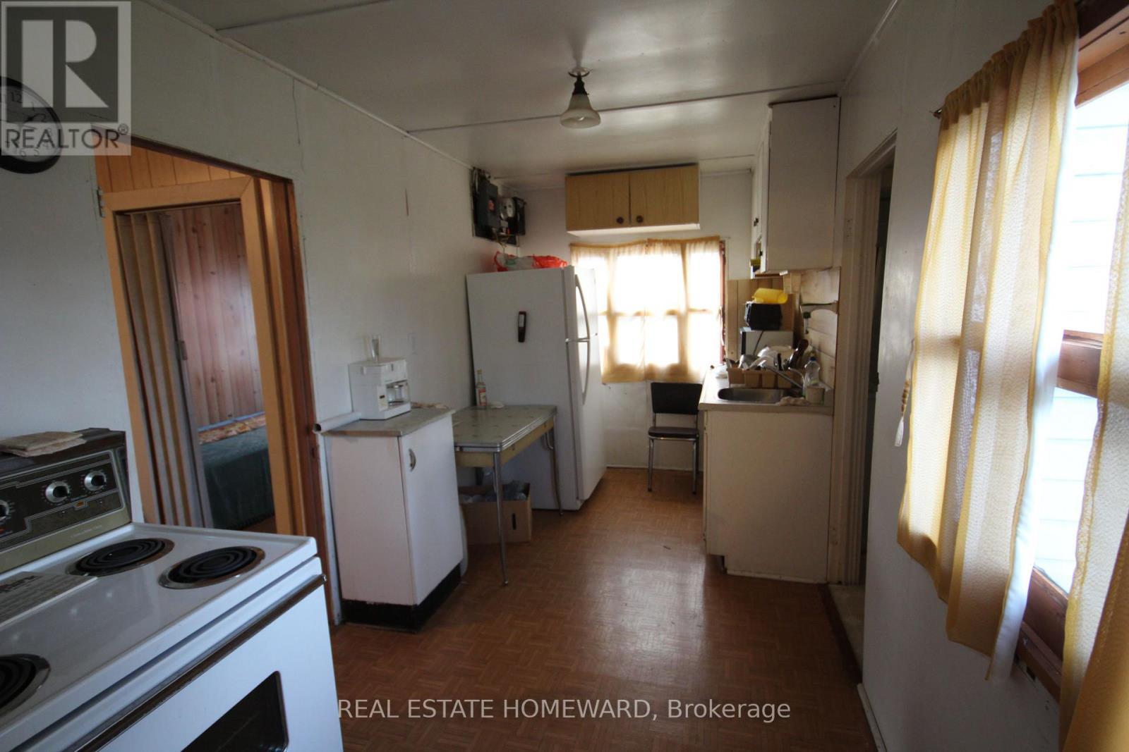 27125 Woodbine Avenue, Georgina, ON - Indoor Photo Showing Kitchen