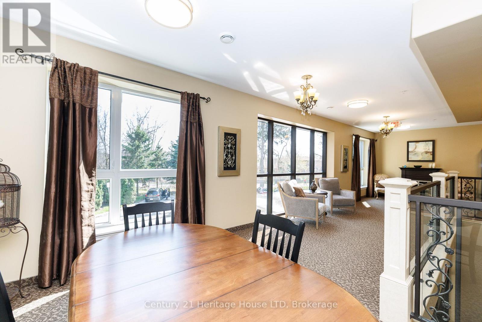 311 - 2799 St. Paul Avenue, Niagara Falls (Church'S Lane), ON - Indoor Photo Showing Dining Room