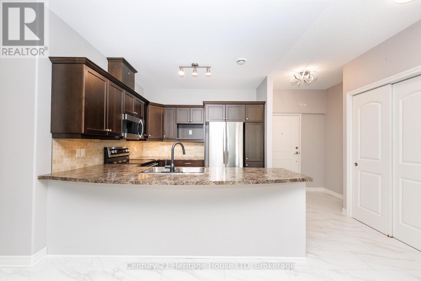 311 - 2799 St. Paul Avenue, Niagara Falls (Church'S Lane), ON - Indoor Photo Showing Kitchen