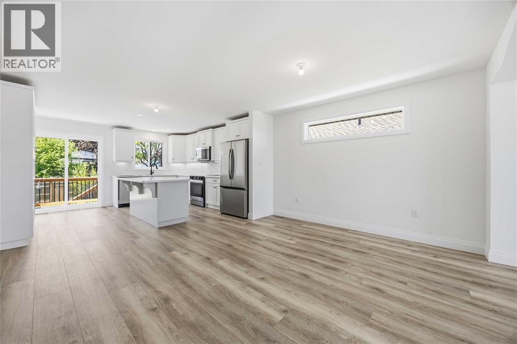 519 Mint Julep Drive, St Clair, ON - Indoor Photo Showing Kitchen