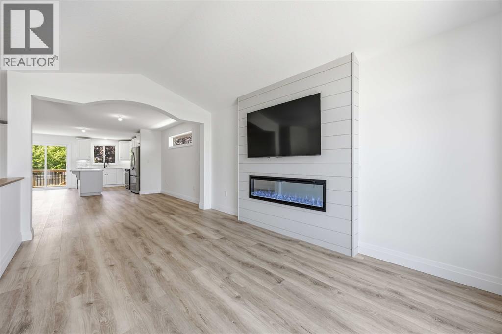 519 Mint Julep Drive, St Clair, ON - Indoor Photo Showing Living Room With Fireplace