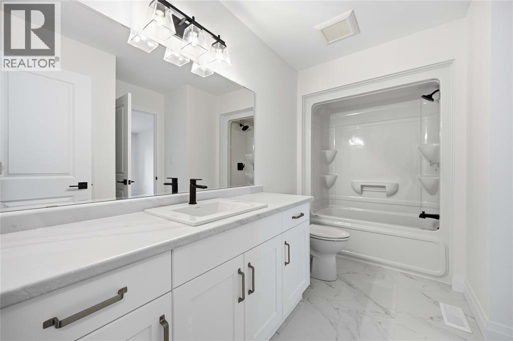 519 Mint Julep Drive, St Clair, ON - Indoor Photo Showing Bathroom