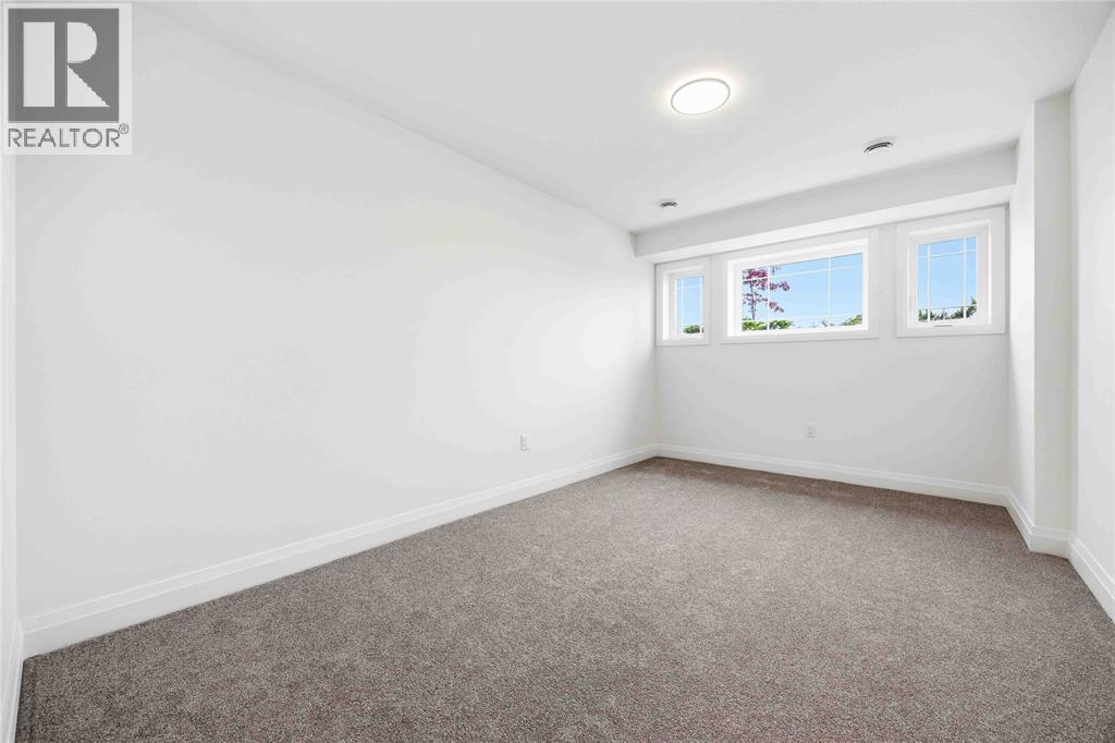 519 Mint Julep Drive, St Clair, ON - Indoor Photo Showing Other Room