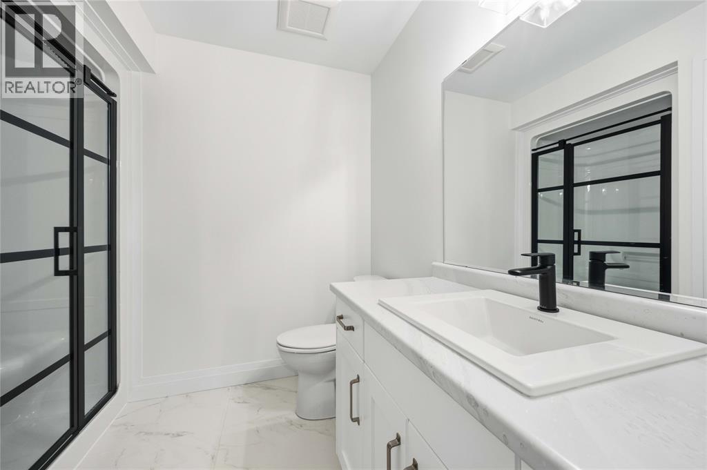 519 Mint Julep Drive, St Clair, ON - Indoor Photo Showing Bathroom