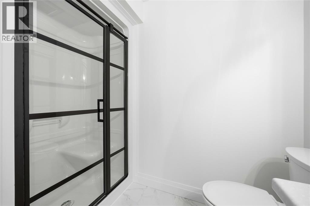 519 Mint Julep Drive, St Clair, ON - Indoor Photo Showing Bathroom