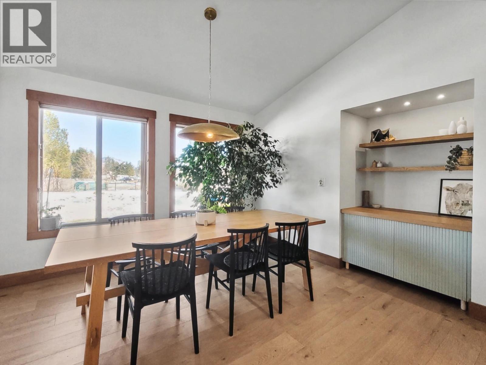 8170 Plotnikoff Road, Grand Forks, BC - Indoor Photo Showing Dining Room