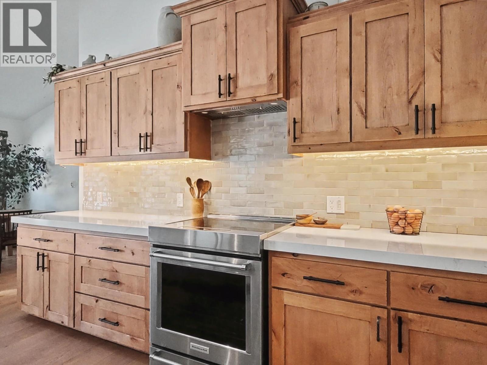 8170 Plotnikoff Road, Grand Forks, BC - Indoor Photo Showing Kitchen
