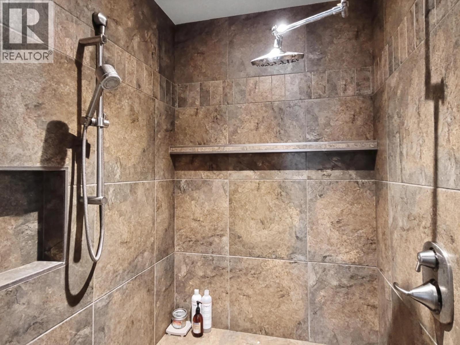 8170 Plotnikoff Road, Grand Forks, BC - Indoor