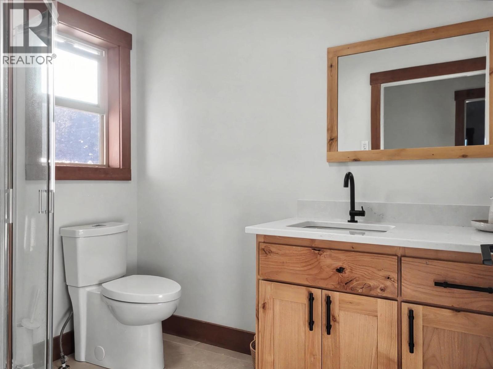 8170 Plotnikoff Road, Grand Forks, BC - Indoor Photo Showing Bathroom