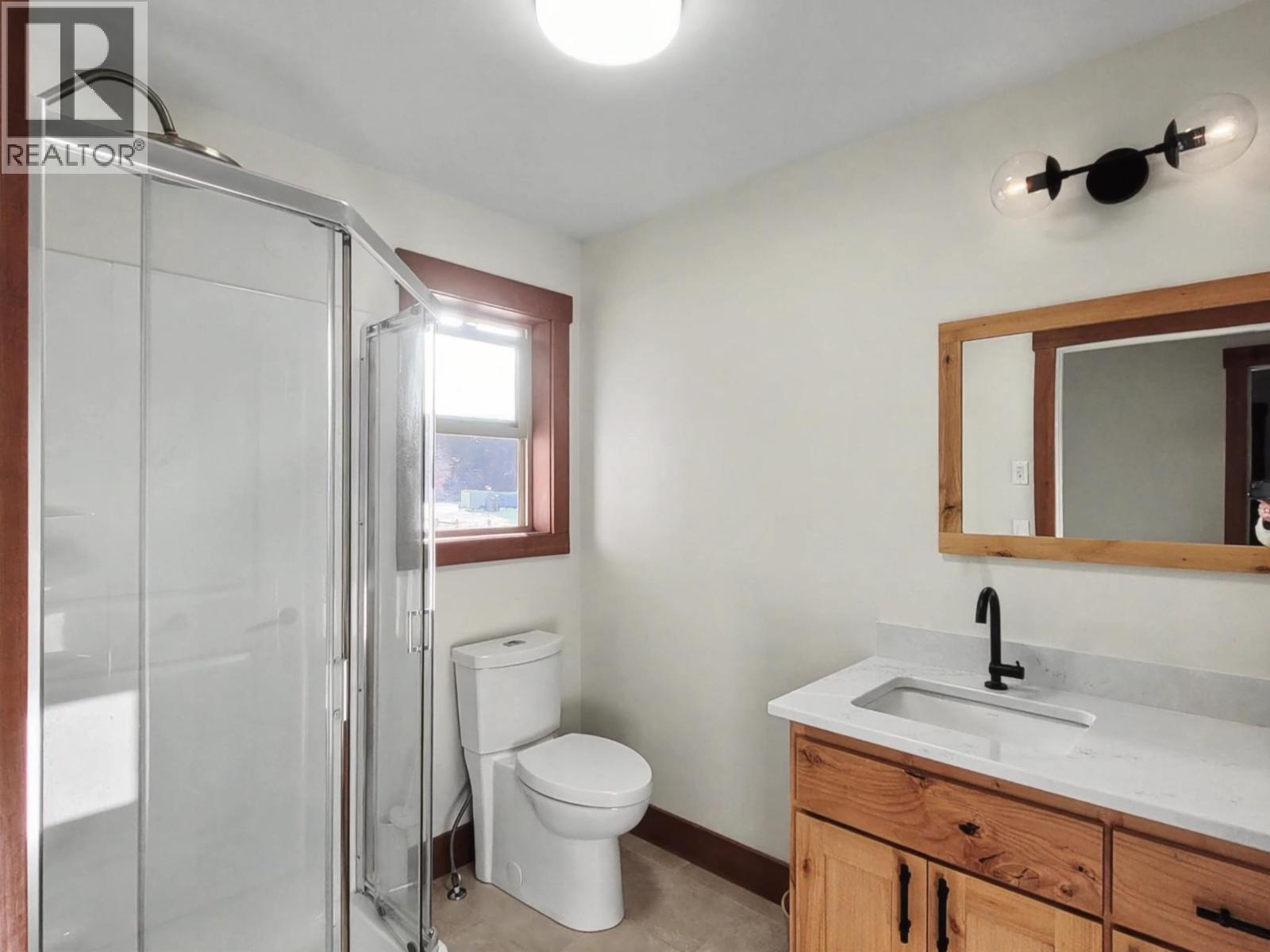 8170 Plotnikoff Road, Grand Forks, BC - Indoor Photo Showing Bathroom