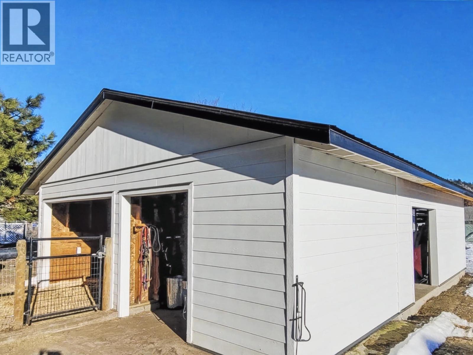 8170 Plotnikoff Road, Grand Forks, BC - Outdoor With Exterior