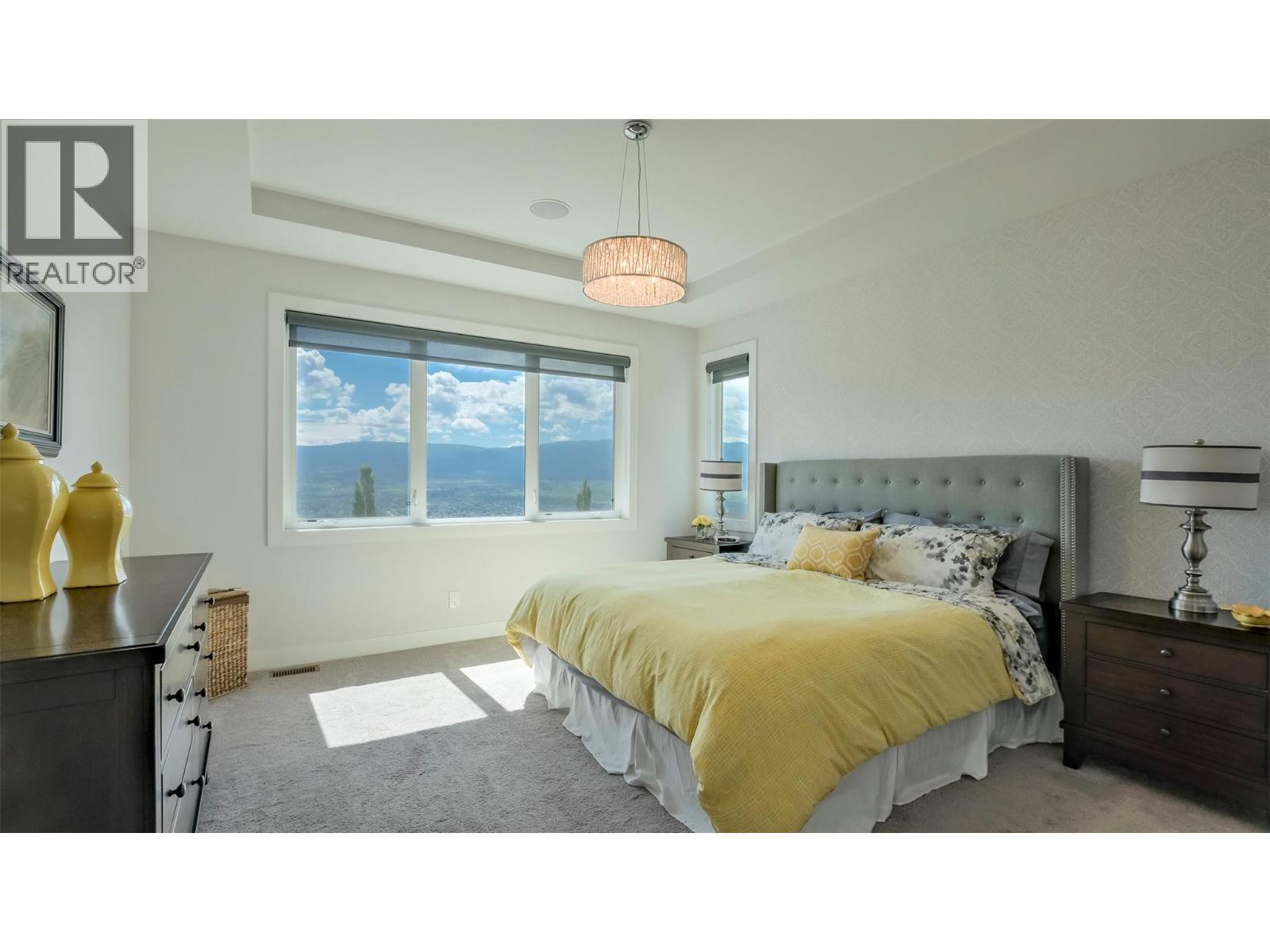 593 Harrogate Lane, Kelowna, BC - Indoor Photo Showing Bedroom
