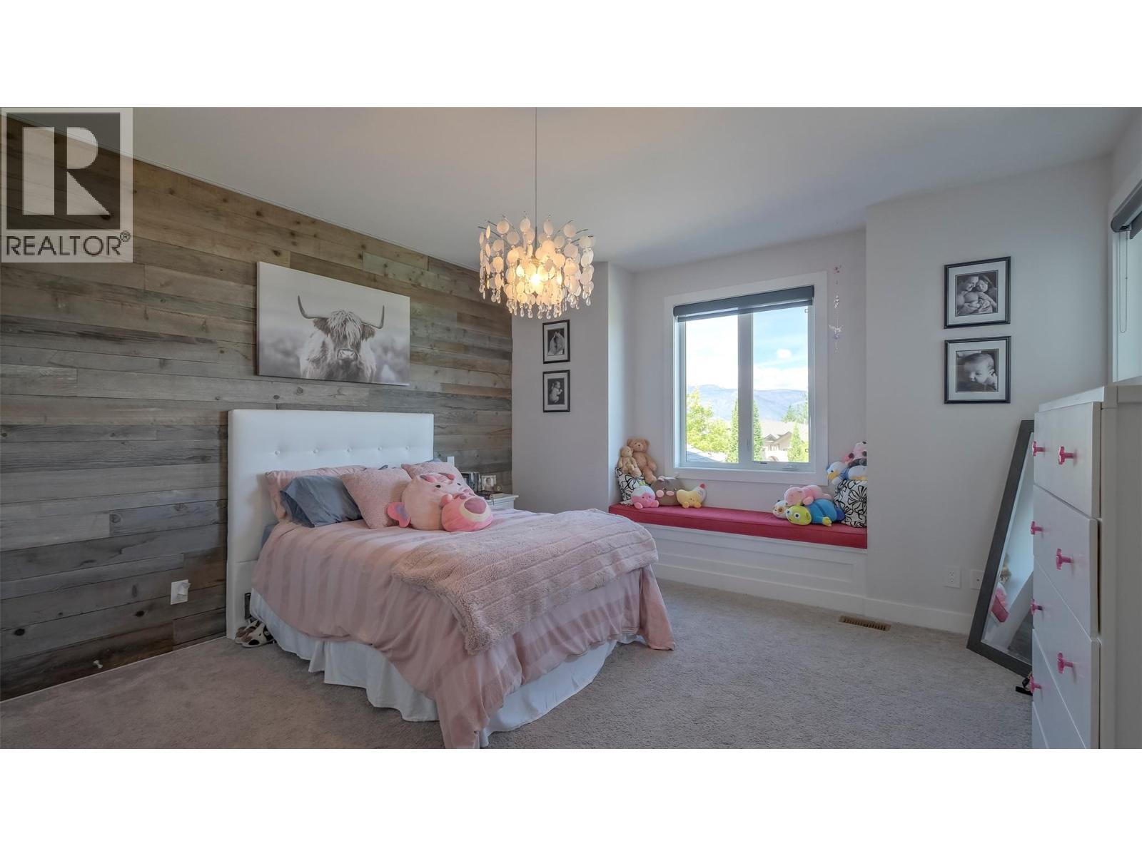 593 Harrogate Lane, Kelowna, BC - Indoor Photo Showing Bedroom