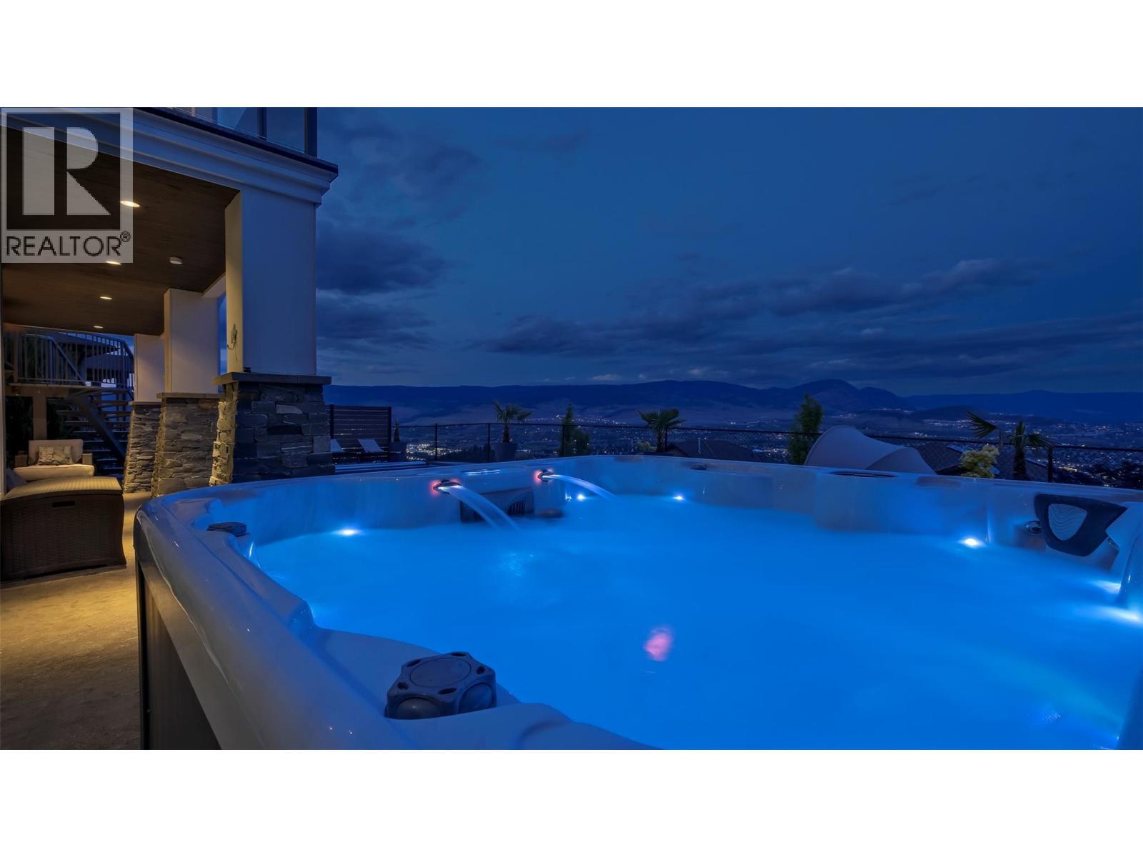 593 Harrogate Lane, Kelowna, BC - Outdoor