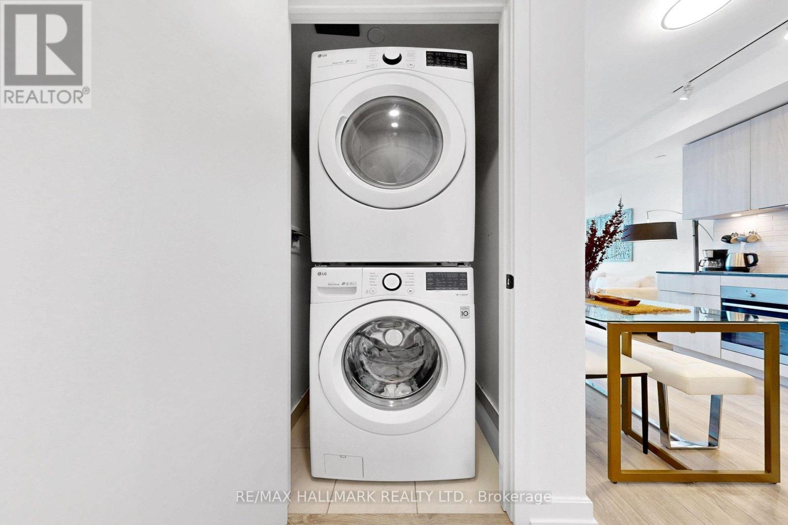1805 - 20 Tubman Avenue, Toronto, ON - Indoor Photo Showing Laundry Room