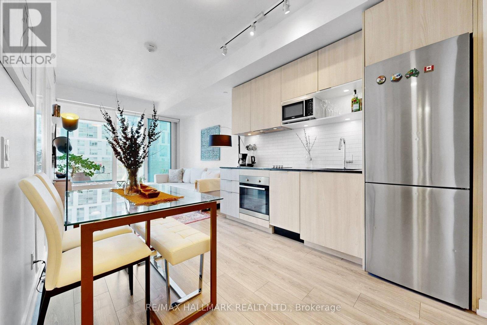 1805 - 20 Tubman Avenue, Toronto, ON - Indoor Photo Showing Kitchen