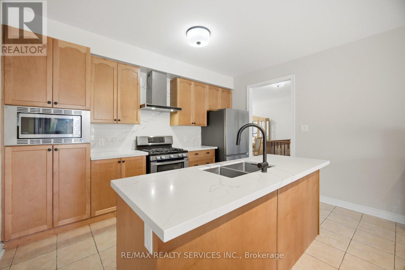 52 Atchison Drive, Caledon, ON - Indoor Photo Showing Kitchen With Double Sink
