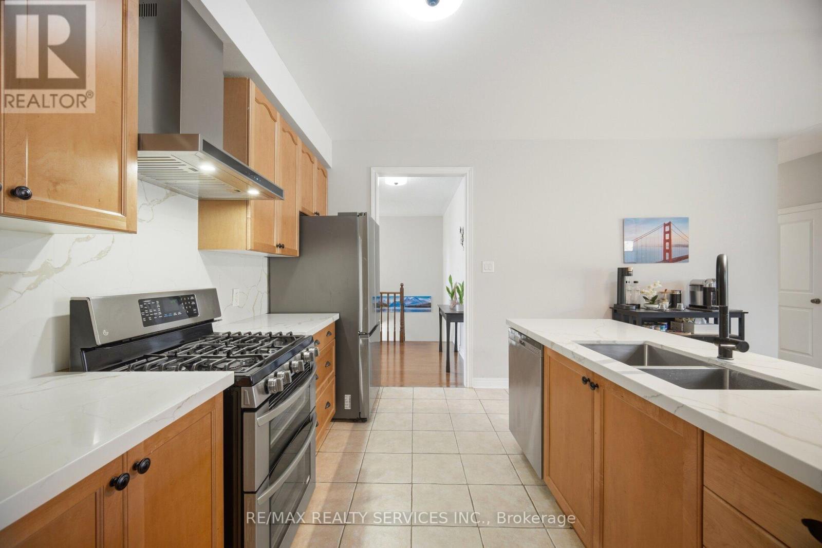 52 Atchison Drive, Caledon, ON - Indoor Photo Showing Kitchen With Double Sink
