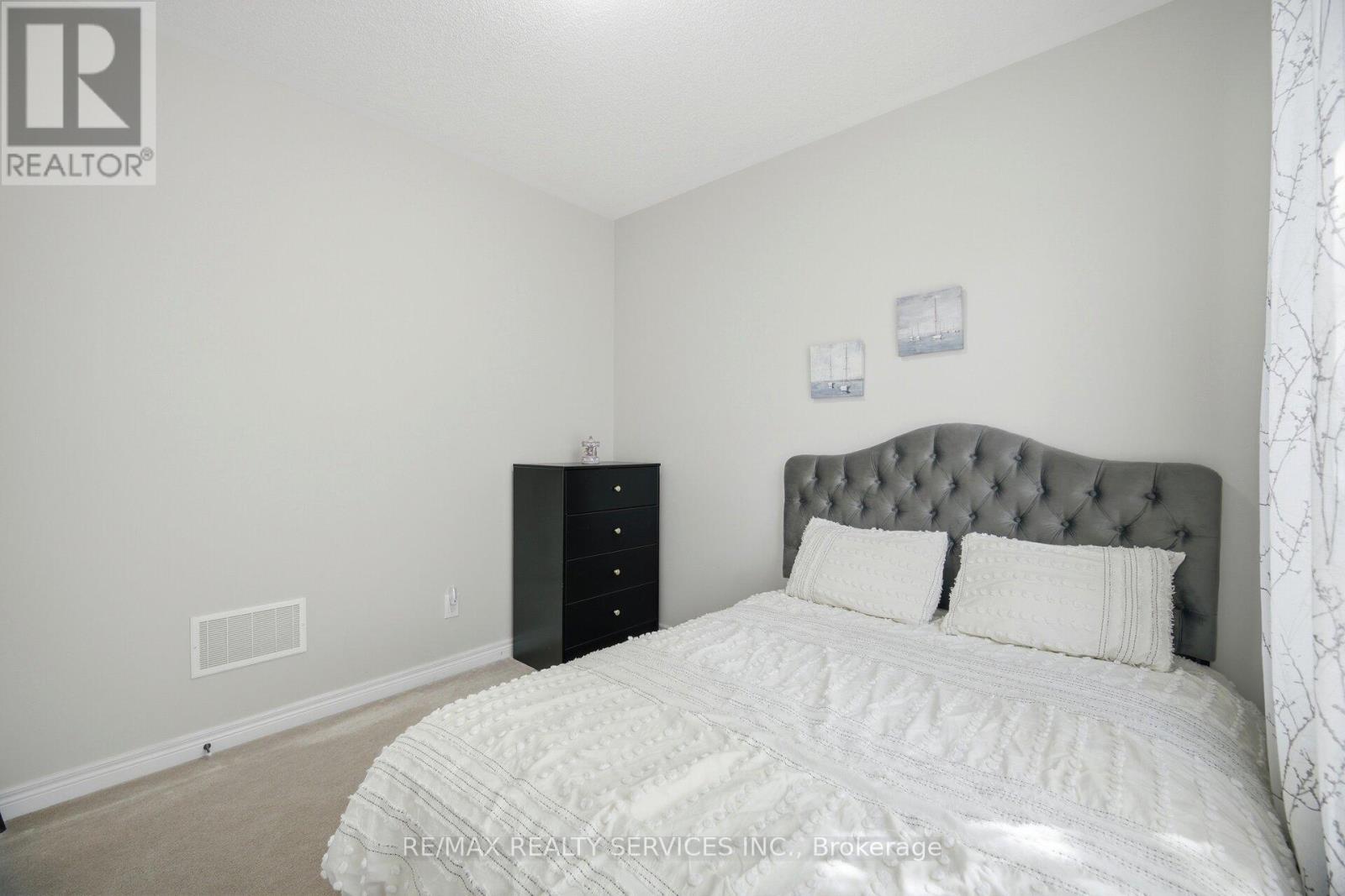 52 Atchison Drive, Caledon, ON - Indoor Photo Showing Bedroom