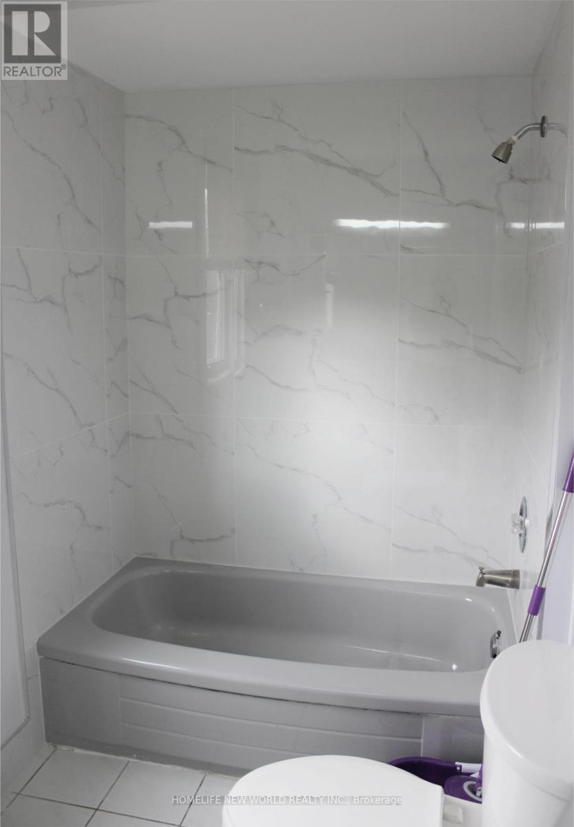 328 Port Royal Trail, Toronto, ON - Indoor Photo Showing Bathroom
