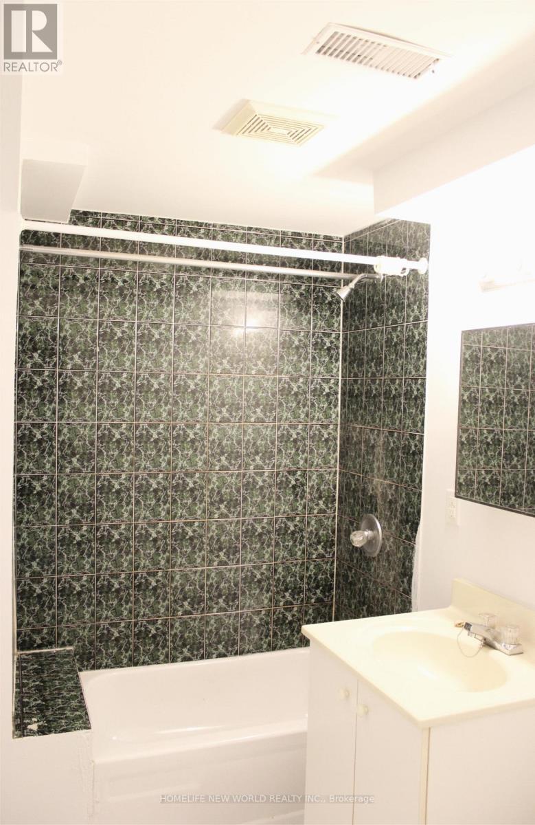 328 Port Royal Trail, Toronto, ON - Indoor Photo Showing Bathroom
