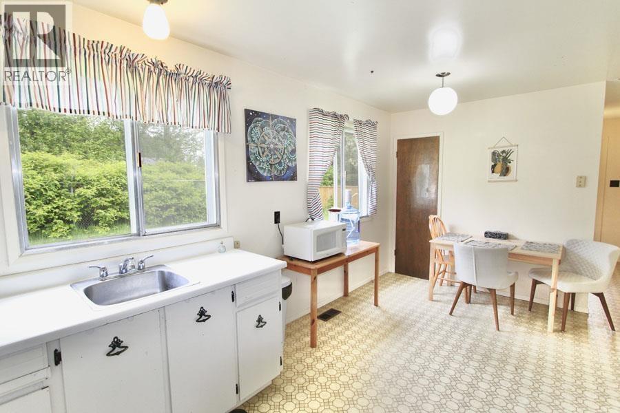 1819 Cedar Crescent, Masset, BC - Indoor Photo Showing Dining Room