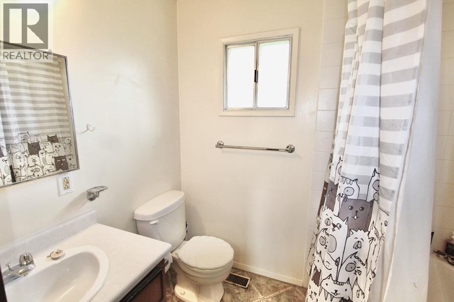 1819 Cedar Crescent, Masset, BC - Indoor Photo Showing Bathroom