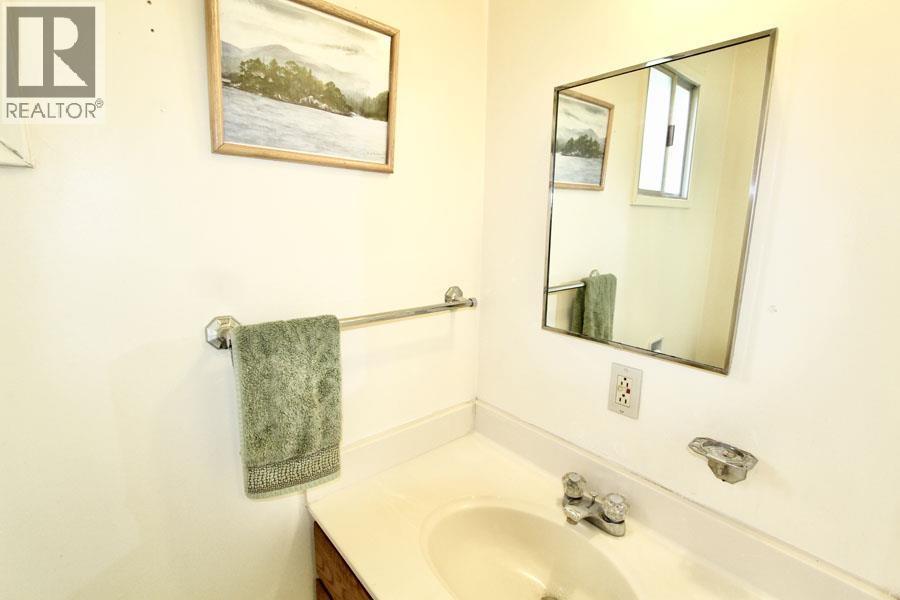 1819 Cedar Crescent, Masset, BC - Indoor Photo Showing Bathroom