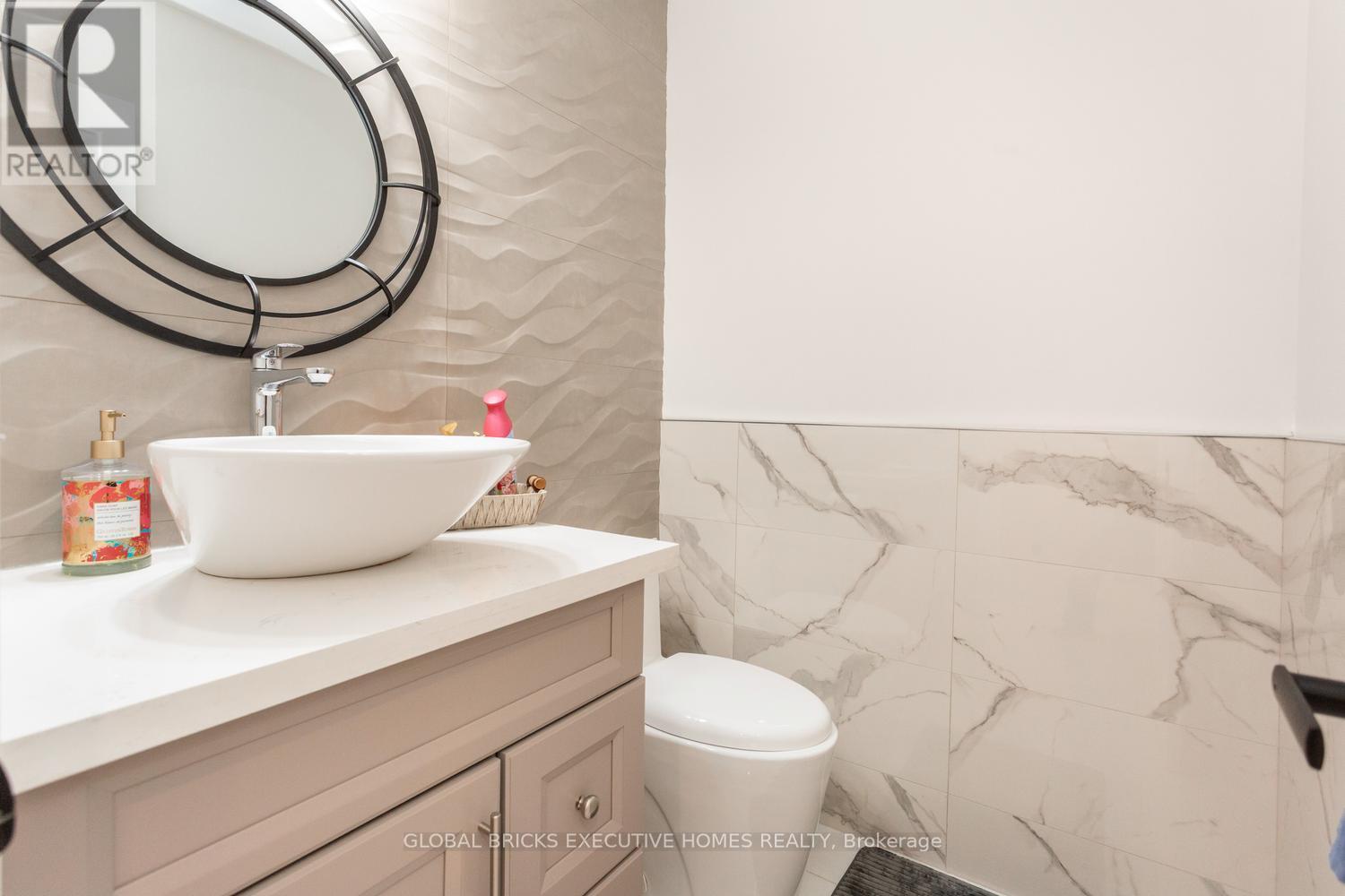 5952 Grossbeak Drive, Mississauga, ON - Indoor Photo Showing Bathroom