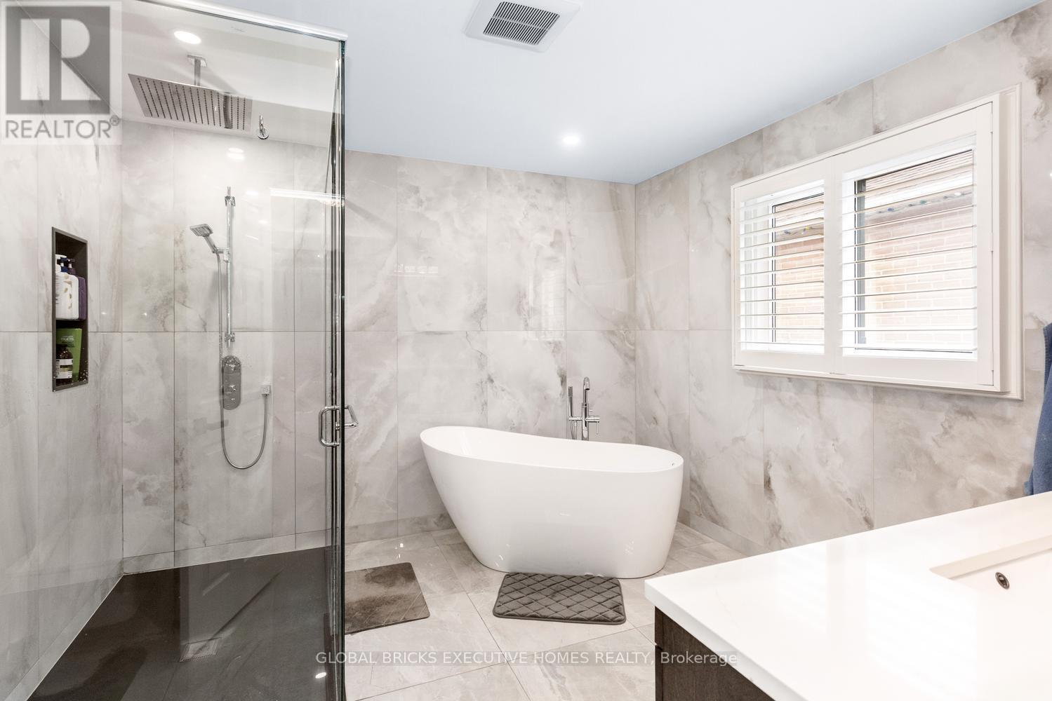 5952 Grossbeak Drive, Mississauga, ON - Indoor Photo Showing Bathroom