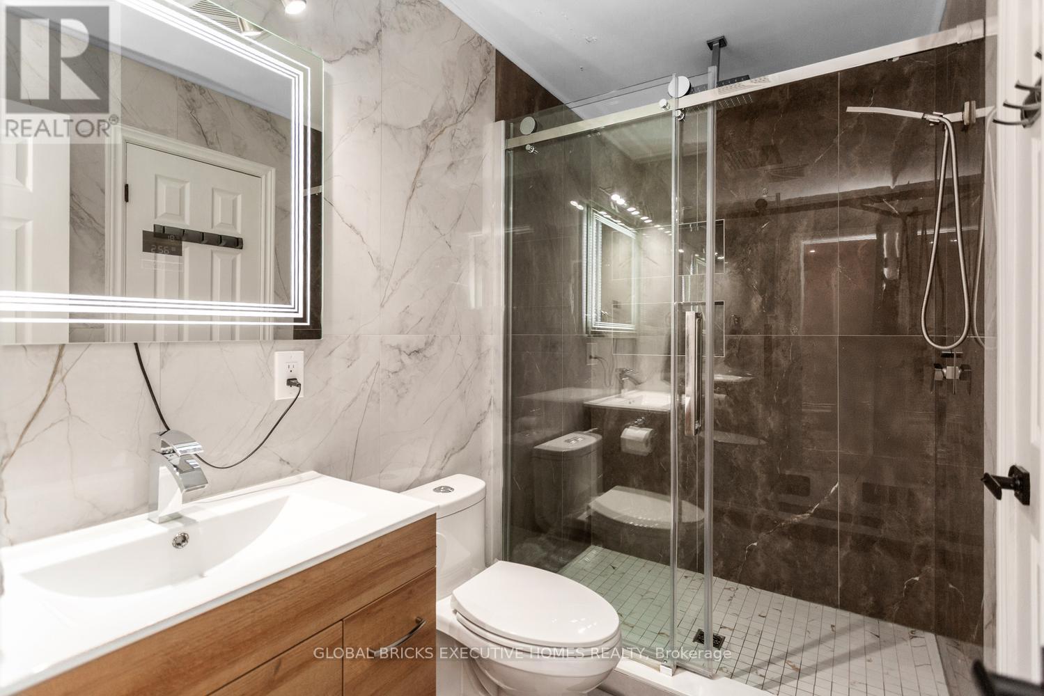 5952 Grossbeak Drive, Mississauga, ON - Indoor Photo Showing Bathroom