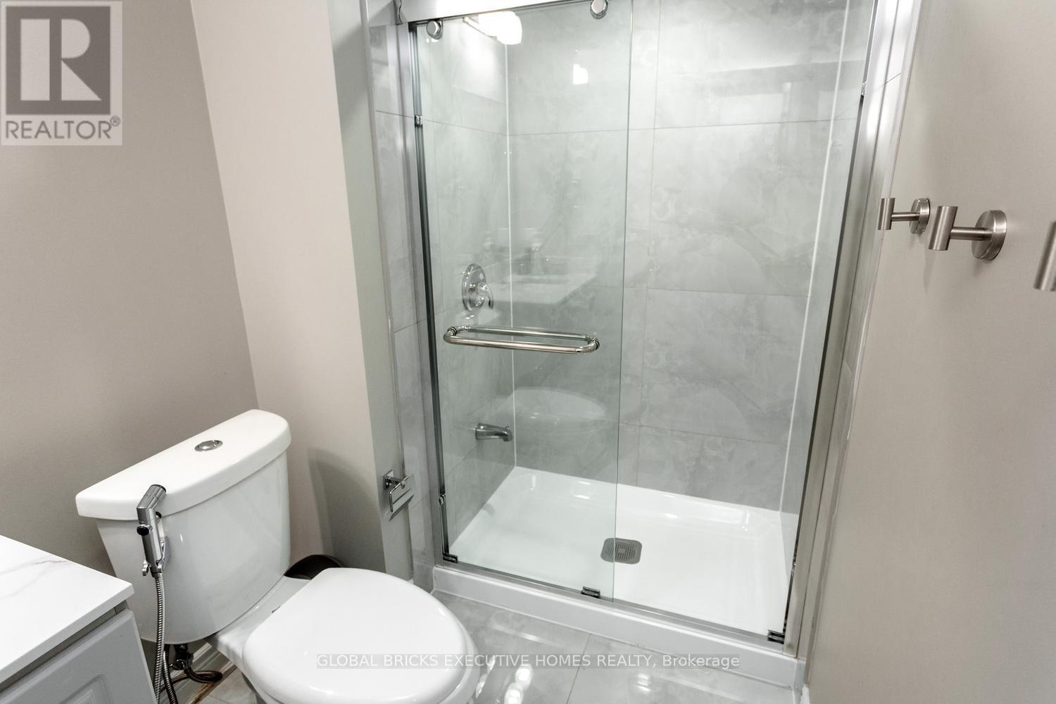 5952 Grossbeak Drive, Mississauga, ON - Indoor Photo Showing Bathroom